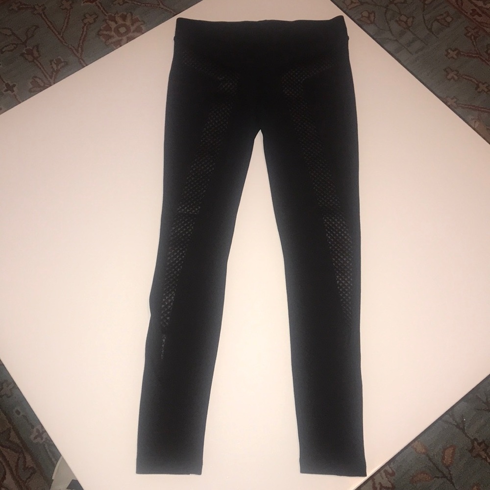 Black leggings with a design